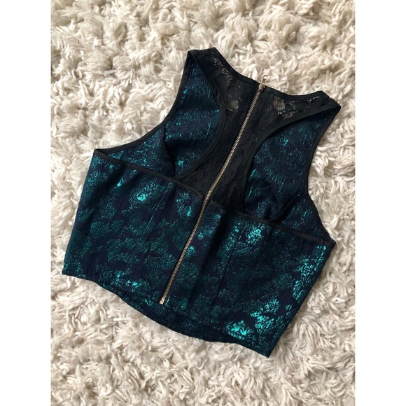 NWOT racerback floral crop top with lace - Picture 4 of 6